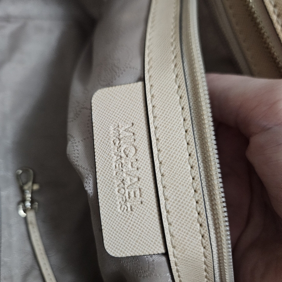 Michael Kors Purse Selma Purse Beige / Cream - Picture 13 of 16